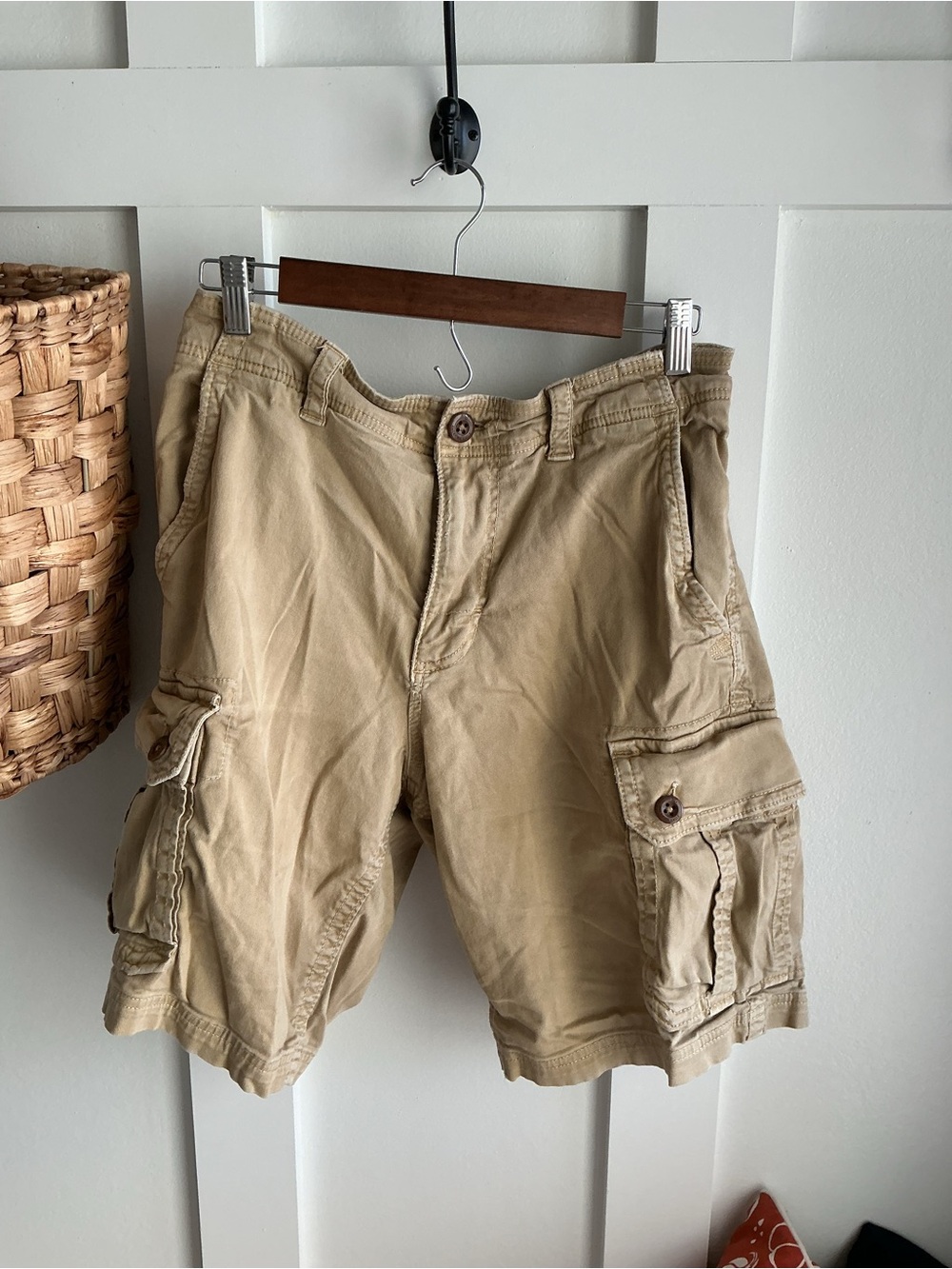 American Eagle Outfitters Men's Khaki Cargo Shorts